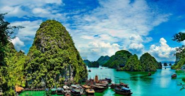 Ha Long Bay - Traveling with iVina
