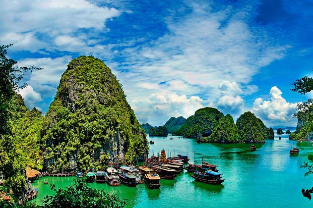 Ha Long Bay - Traveling with iVina