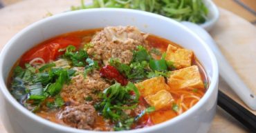 10 món ăn ngon được khách Tây gợi ý phải thử ở Hà Nội - iVina Edu